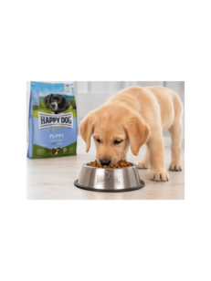Кученце се наслаждава на Happy Dog Sensible Puppy Lamm & Rice